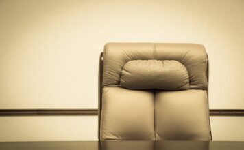 Почему руководительские кресла стоят дороже: Истинная цена комфорта и престижа