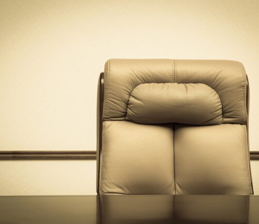 Почему руководительские кресла стоят дороже: Истинная цена комфорта и престижа
